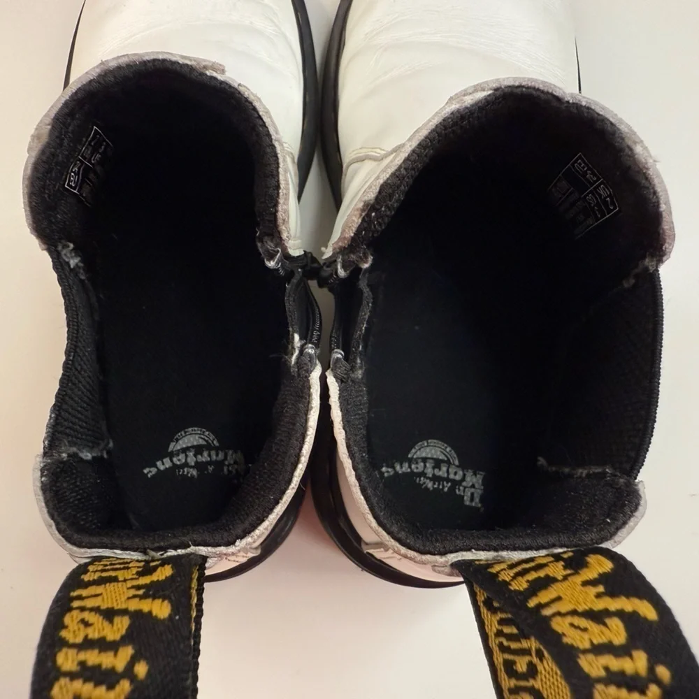 Dr. Martens Junior 2976 Softy T Leather Chelsea Boots in White Junior Size 3